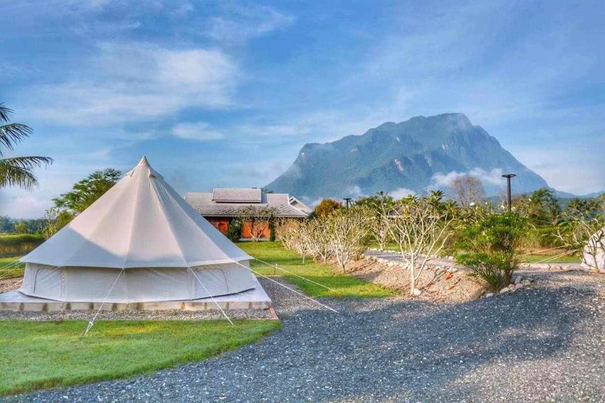 The Wes Village, Incl Free Breakfast & 100 Thb Food Gift Chiang Dao Exterior photo